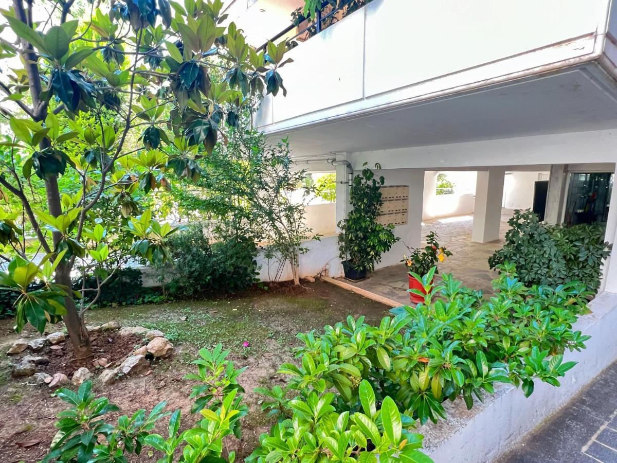 Cozy Fairytal Garden Apartment, Family Friendly, Free Parking, 15 Min To Airport Афины Экстерьер фото