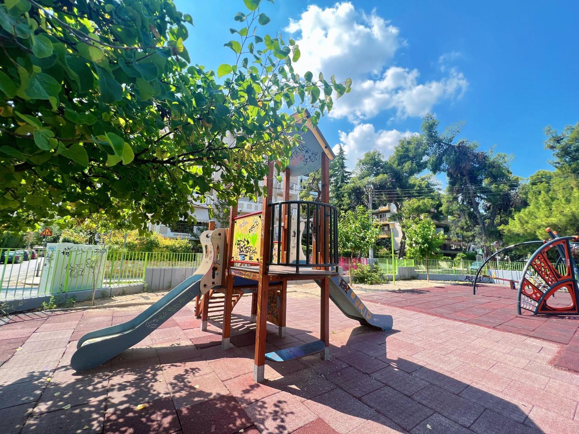 Cozy Fairytal Garden Apartment, Family Friendly, Free Parking, 15 Min To Airport Афины Экстерьер фото