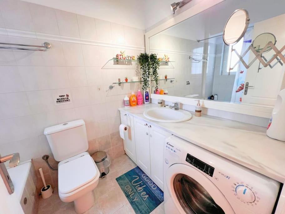 Cozy Fairytal Garden Apartment, Family Friendly, Free Parking, 15 Min To Airport Афины Экстерьер фото