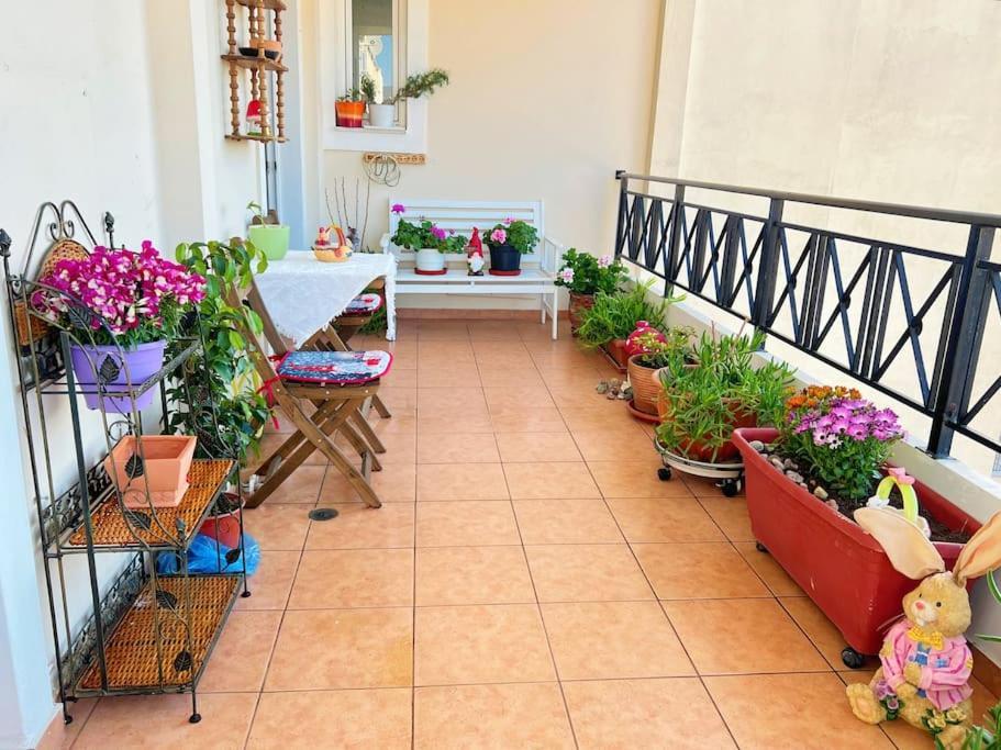 Cozy Fairytal Garden Apartment, Family Friendly, Free Parking, 15 Min To Airport Афины Экстерьер фото